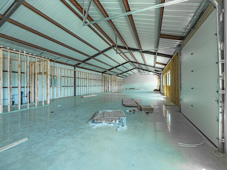 More Photos Of 200-225 West Side Dr, Decatur Light Distribution For Lease