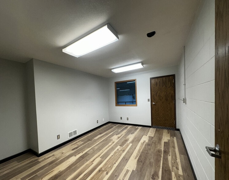 More Photos Of 16030 NE Central Ave, Ham Lake Manufacturing For Sale