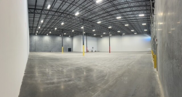 More Photos Of 11706 Landstar Blvd, Orlando Distribution For Lease