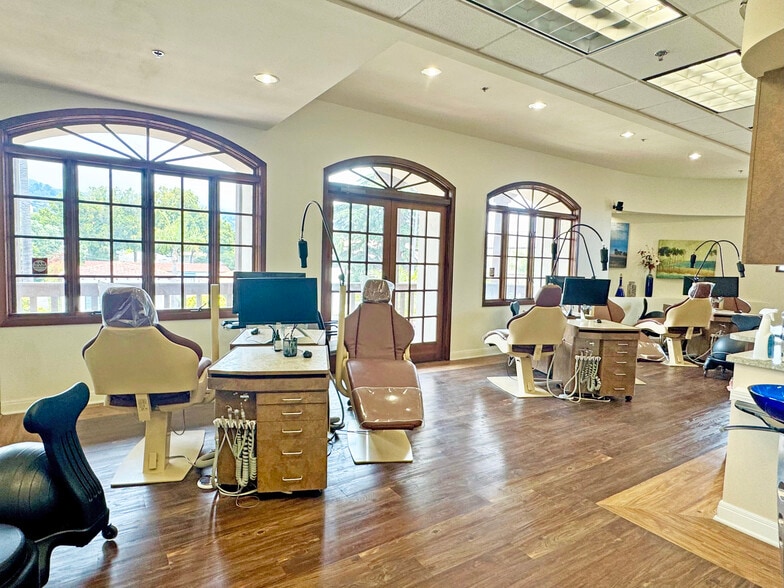 More Photos Of 1525 State St, Santa Barbara Office For Sale