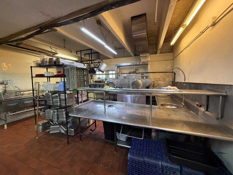 More Photos Of 1011 N 13th St, Decatur General Retail For Sale