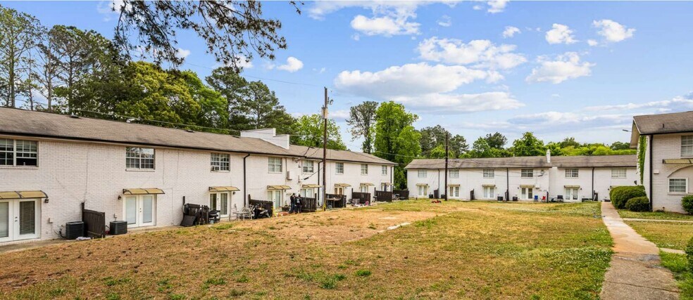 Primary Photo Of 7234 Tara Blvd, Jonesboro Apartments For Sale