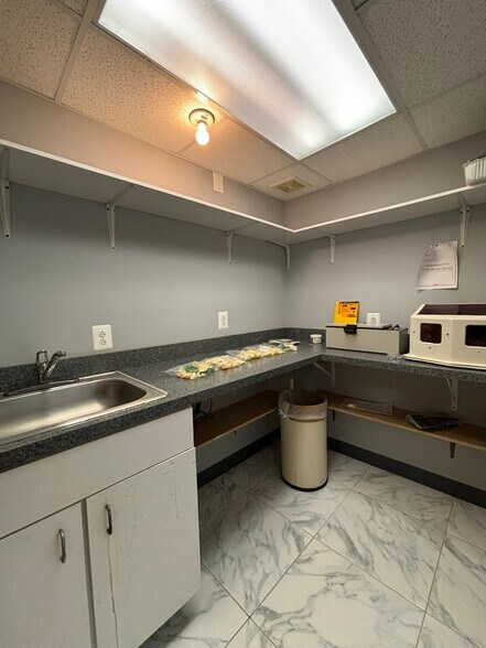 More Photos Of 1949 Devereaux Ave, Philadelphia Medical For Lease