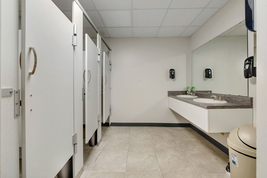 More Photos Of 1690 Capital Cir SW, Tallahassee Warehouse For Sale