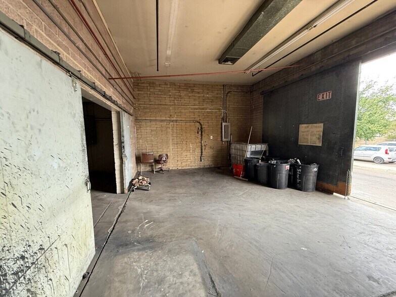 More Photos Of 298 N Pine St, Globe Light Distribution For Lease