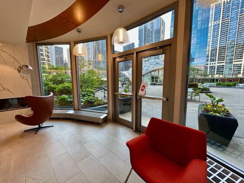 More Photos Of 400 E Randolph St, Chicago Apartments For Lease