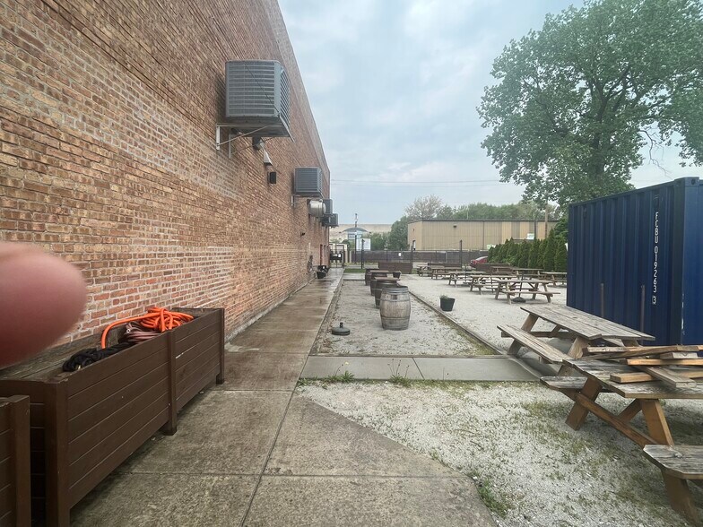 More Photos Of 5417 Oakley Ave, Hammond Warehouse For Sale