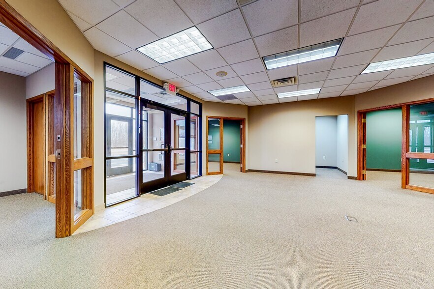 More Photos Of 11175 205th St W, Lakeville Storefront Retail Office For Lease