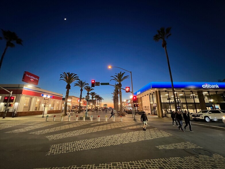 More Photos Of 81 Pier Ave, Hermosa Beach General Retail For Sale