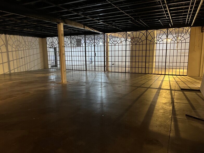 More Photos Of 501 S Centennial St, High Point Showroom For Sale