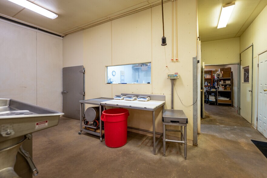 More Photos Of 4634 Highway 185, New Haven Freestanding For Sale