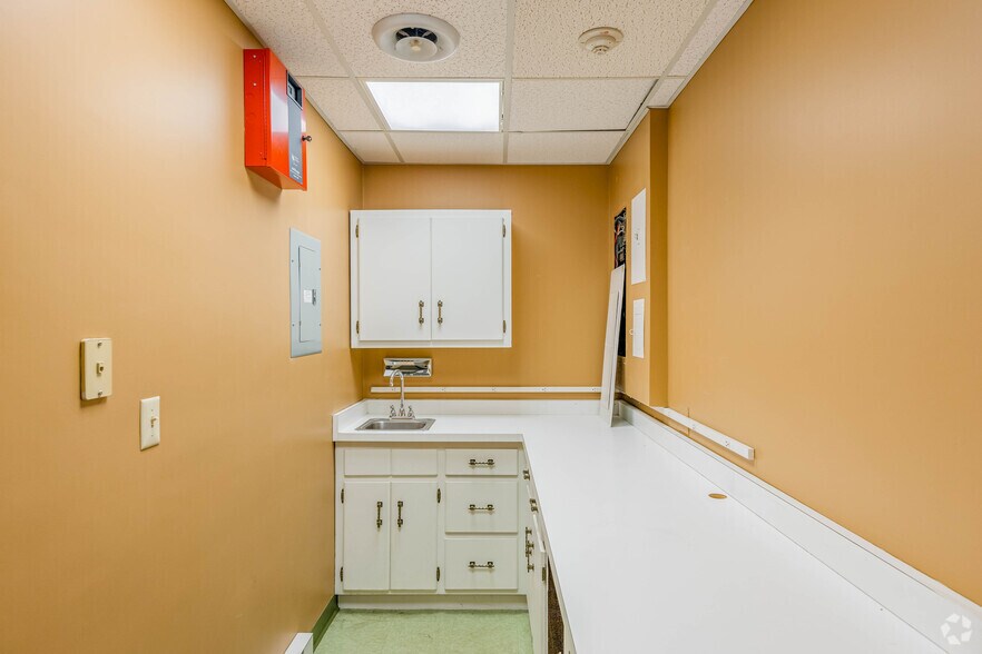 More Photos Of 3515 Washington Rd, McMurray General Retail For Sale