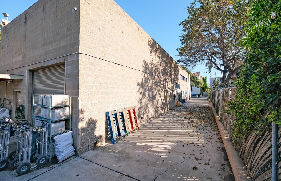 More Photos Of 111 E Haley St, Santa Barbara Warehouse For Sale