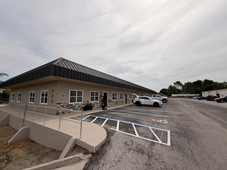 More Photos Of 904 Jan-Mar Ct, Clermont Flex For Lease