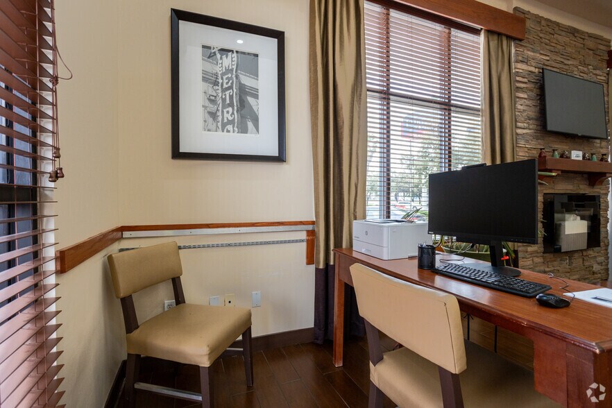 More Photos Of 8720 Gulf Freeway, Houston Hotel For Sale