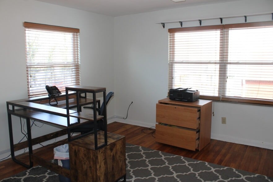 More Photos Of 867 High St, Worthington Office For Lease