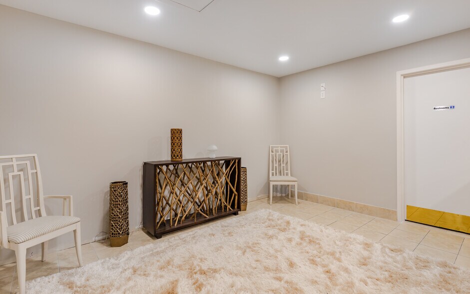 More Photos Of 12734 Kenwood Ln, Fort Myers Medical For Lease