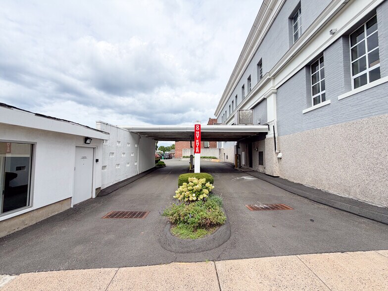 More Photos Of 2-6 N Main St, Wallingford Bank For Lease