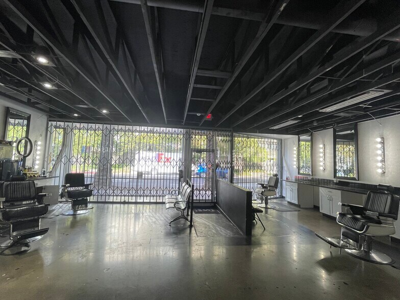 More Photos Of 2500 J St, Sacramento Storefront Retail Office For Lease
