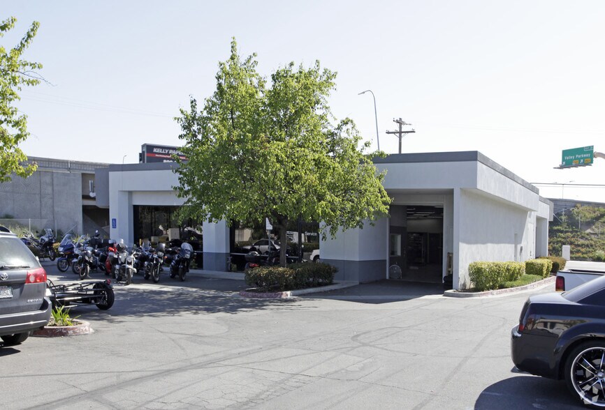More Photos Of 499 N Hale Ave, Escondido Showroom For Lease