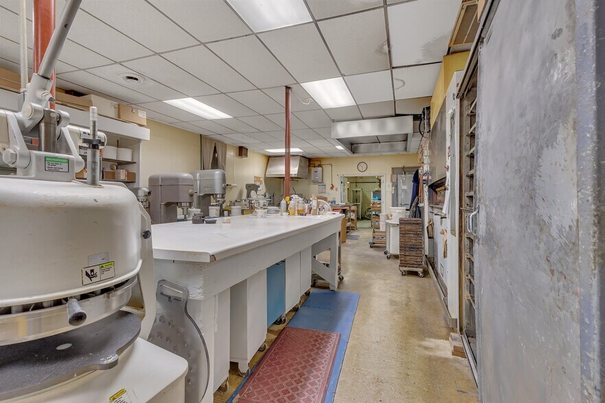 More Photos Of 531 Railroad Ave, Albany General Retail For Sale