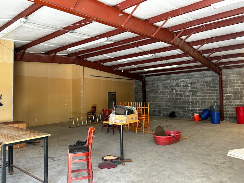 More Photos Of 11902 Warfield St, San Antonio Warehouse For Lease