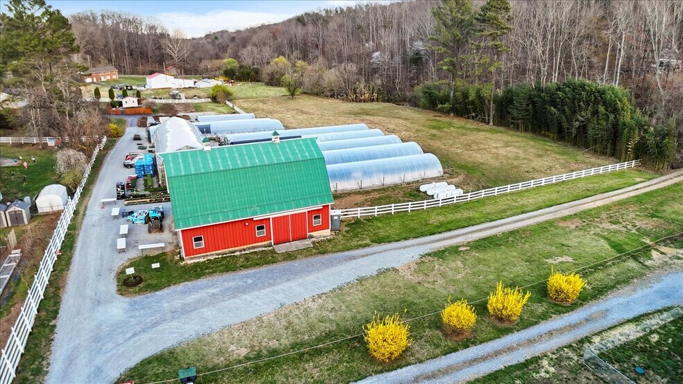 More Photos Of 1356 Coopers Cove Rd, Hardy Specialty For Sale