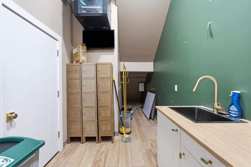 More Photos Of 36 Congress St, Jersey City General Retail For Sale
