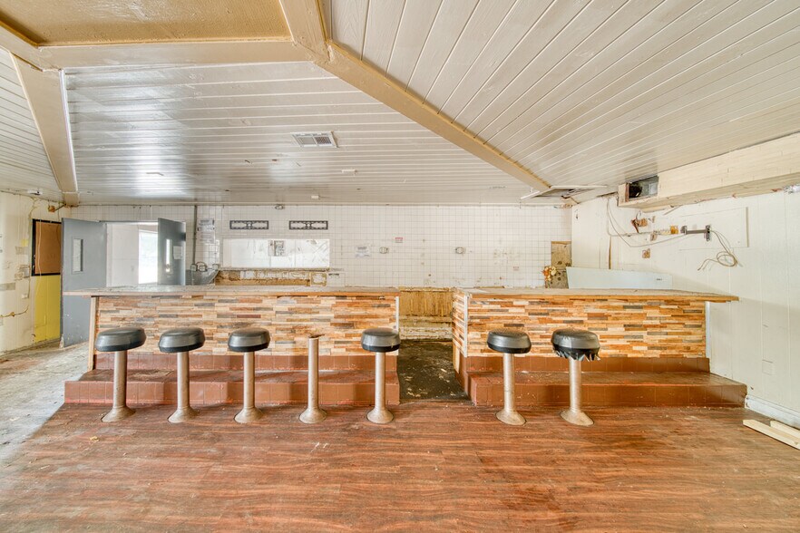 More Photos Of 601 NW 22nd Rd, Fort Lauderdale Restaurant For Sale