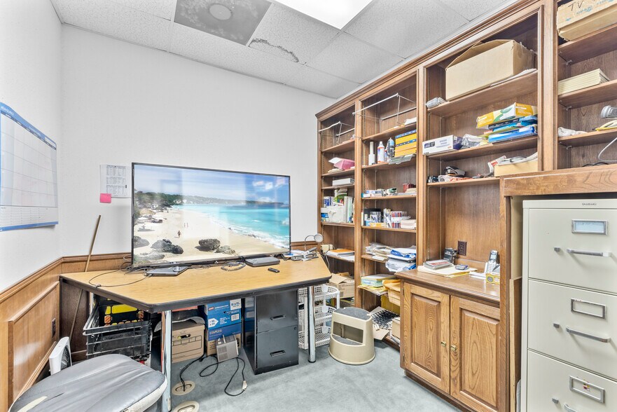 More Photos Of 189 N 1st St, Timpson Warehouse For Sale