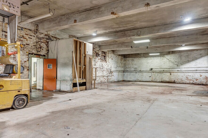 More Photos Of 122 E Liberty St, Cincinnati Warehouse For Lease