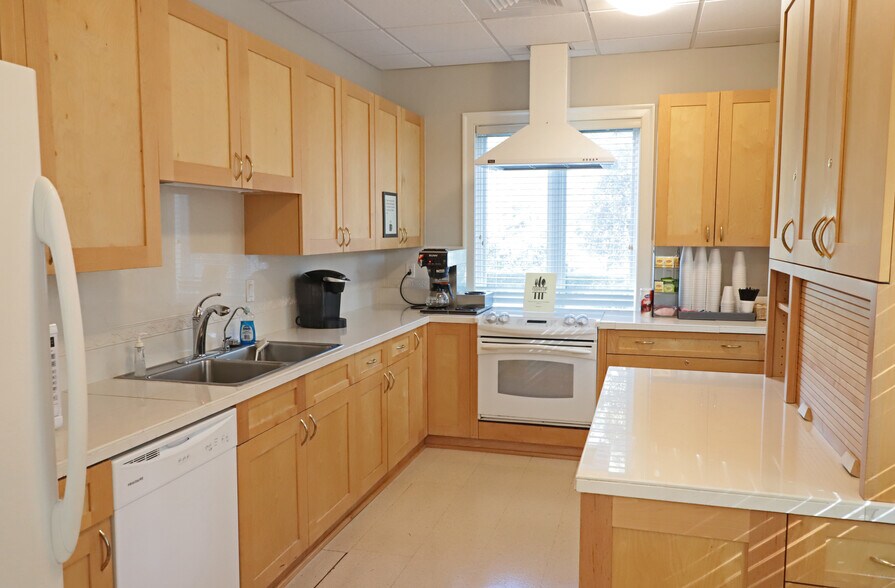 More Photos Of 10210 Grogans Mill Rd, The Woodlands Office For Lease