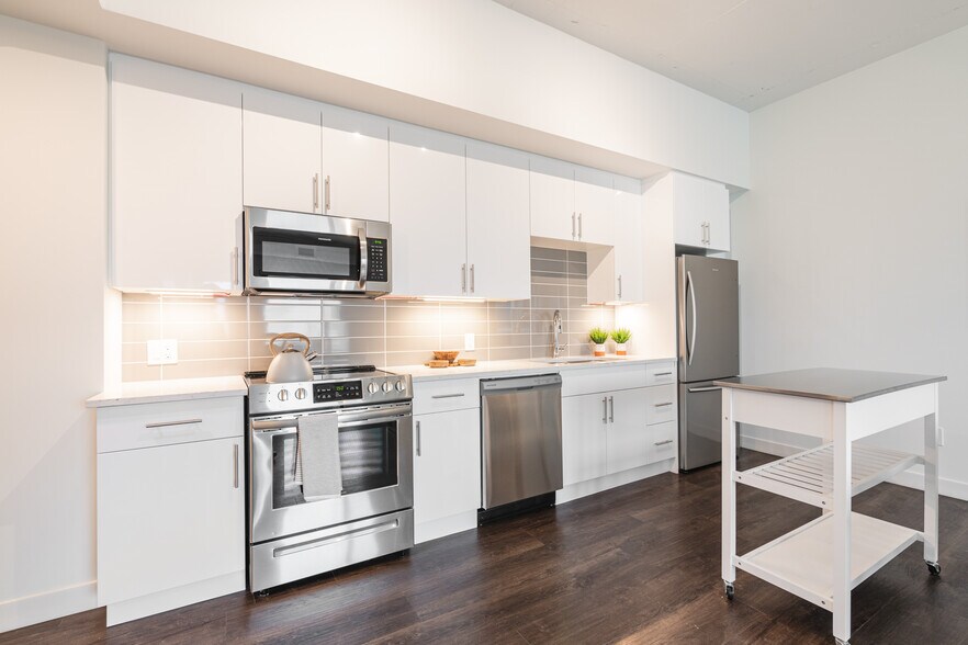 More Photos Of 233 Kennedy St, Winnipeg Apartments For Lease