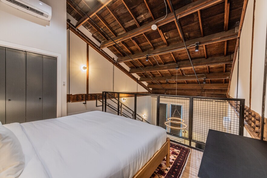 More Photos Of 1405 S Flores St, San Antonio Storefront Retail Residential For Sale