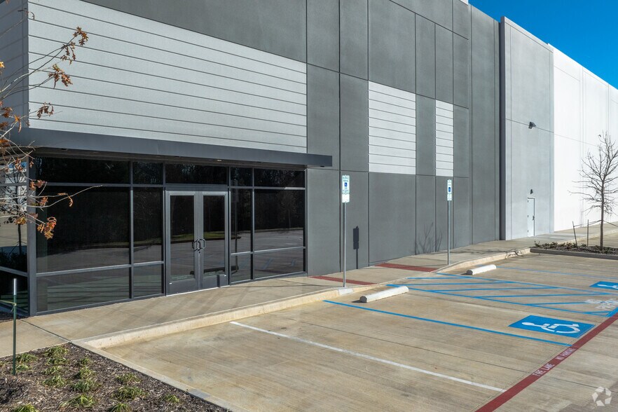 More Photos Of 1500 N Mayhill Rd, Denton Manufacturing For Lease