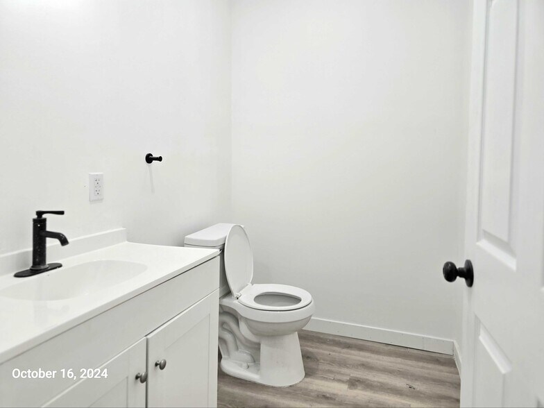 More Photos Of 1526 E 1st St, Los Angeles Coworking Space