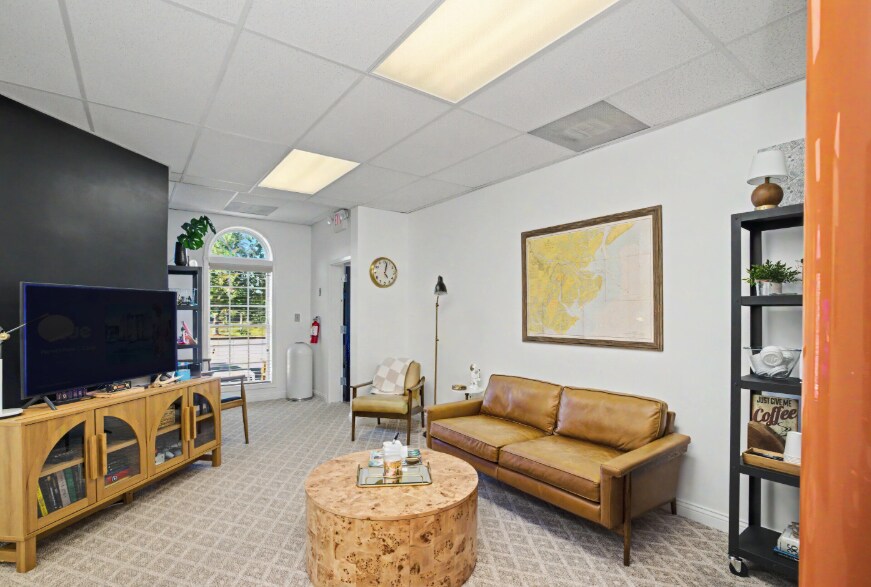 More Photos Of 139A W Ellis Rd, Griffin Loft Creative Space For Sale
