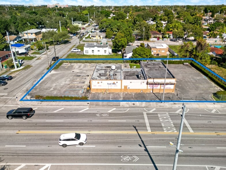 More Photos Of 2381-2389 NW 54th St, Miami Freestanding For Lease
