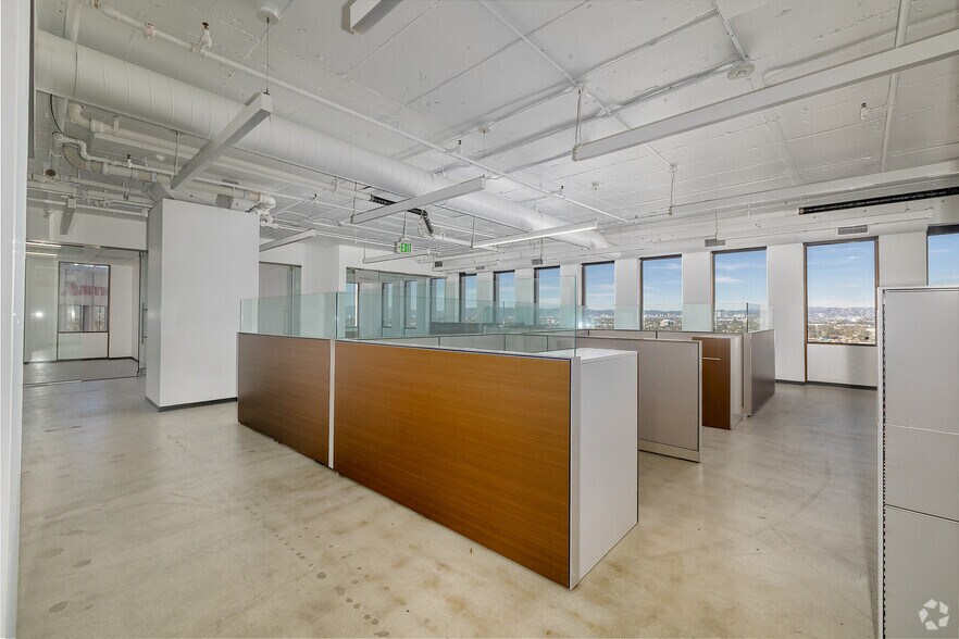 More Photos Of 5901 W Century Blvd, Los Angeles Coworking Space