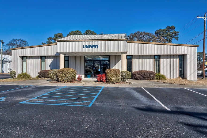 More Photos Of 1076 Sunset Blvd, West Columbia Showroom For Lease