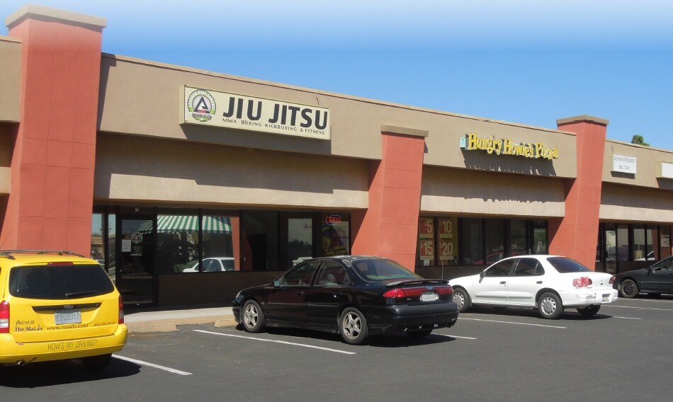 More Photos Of 2050 W Guadalupe Rd, Mesa General Retail For Sale