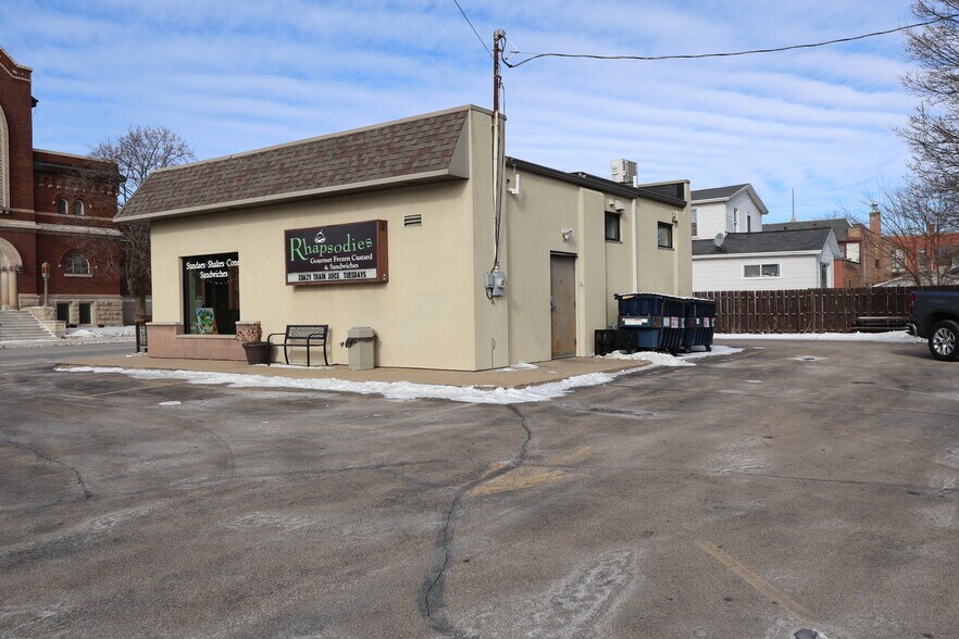 More Photos Of 1226 Oregon St, Oshkosh Restaurant For Sale