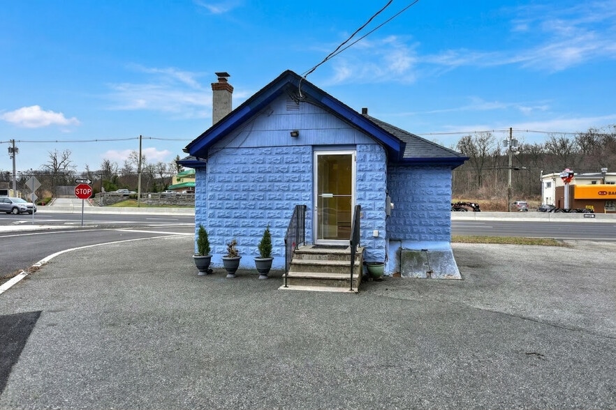 More Photos Of 1432 State Rt 23, Butler Freestanding For Lease