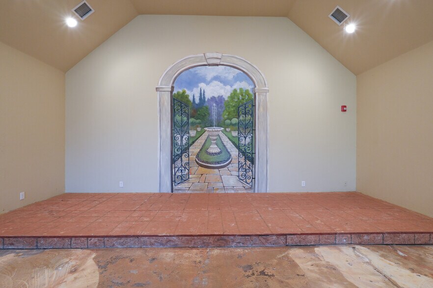 More Photos Of 102 W Main St, Shawnee Lodge Meeting Hall For Sale