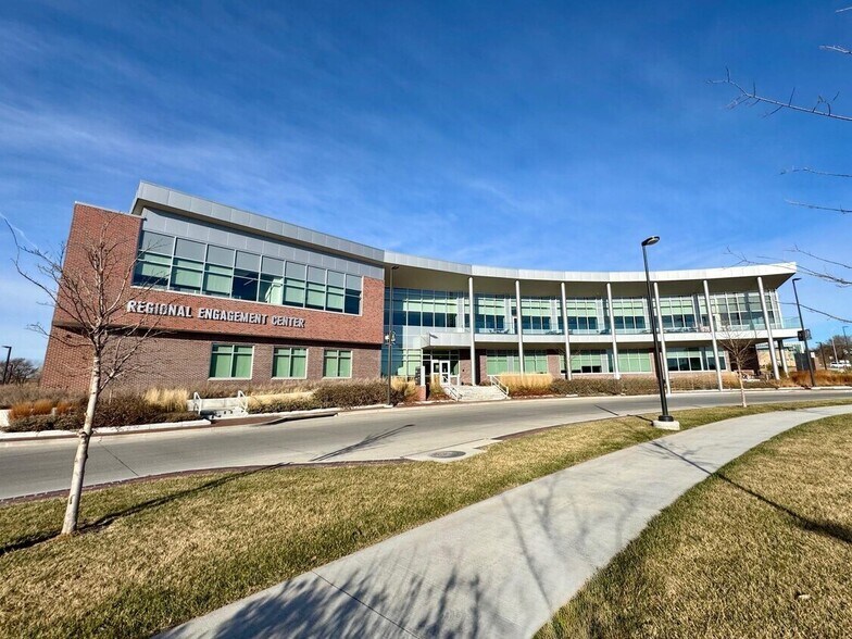More Photos Of 2204 University Dr, Kearney Serviced Offices For Lease