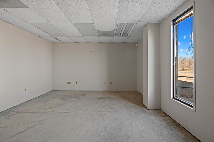 More Photos Of 1109 Kemper St, Lubbock Warehouse For Lease