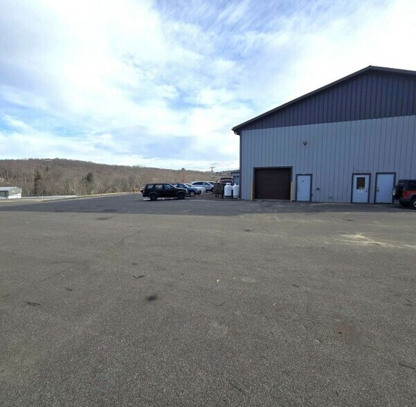 More Photos Of 7 Dunham Dr, New Fairfield Flex For Sale