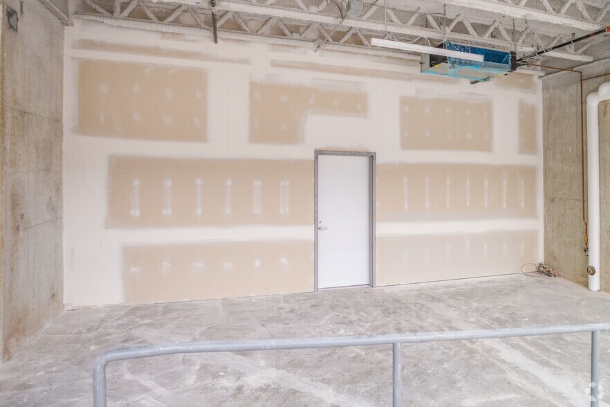 More Photos Of 3333 Bridgeway St, Vancouver Light Distribution For Lease