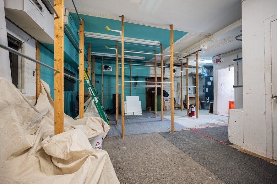 More Photos Of 6982-6984 Saint-Hubert Rue, Montréal Storefront Retail Residential For Sale