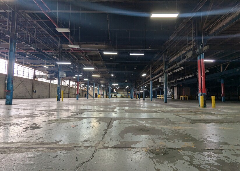 More Photos Of 4850 S Kilbourn Ave, Chicago Manufacturing For Sale